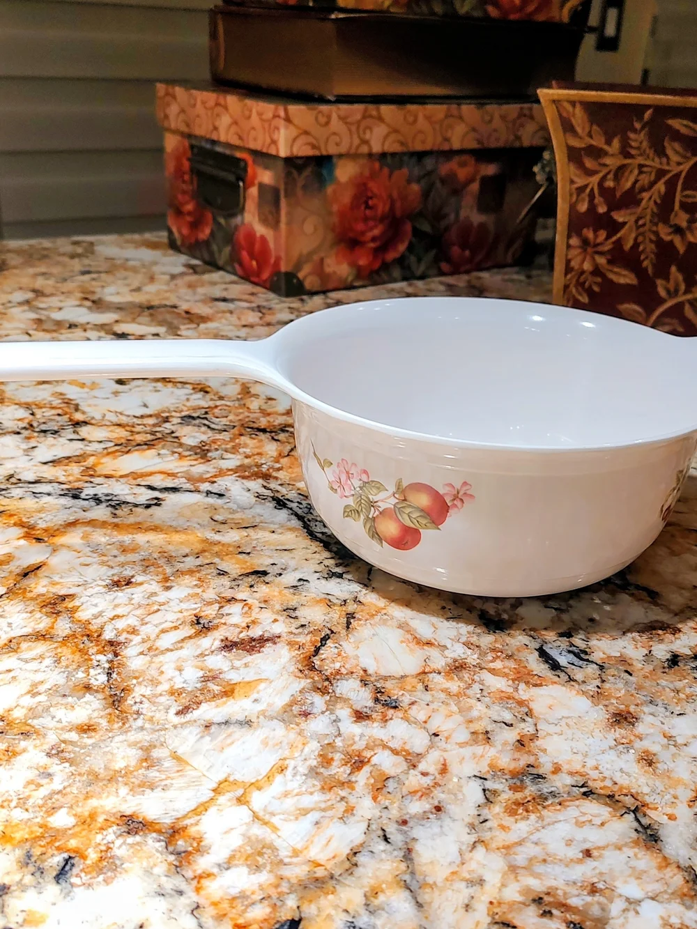 White Ashberry Melamine strainer W Peach Floral Design, vintage.